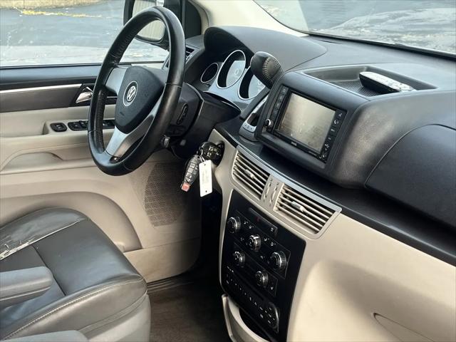 2010 Volkswagen Routan SE