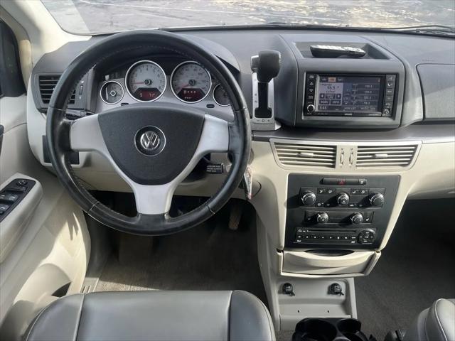 2010 Volkswagen Routan SE