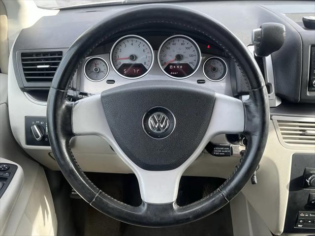 2010 Volkswagen Routan SE