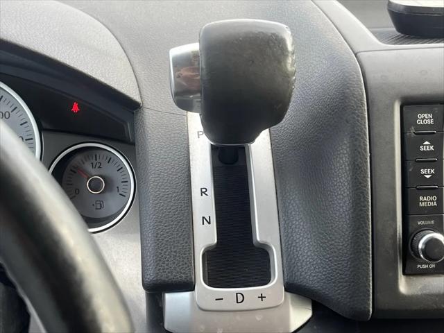 2010 Volkswagen Routan SE