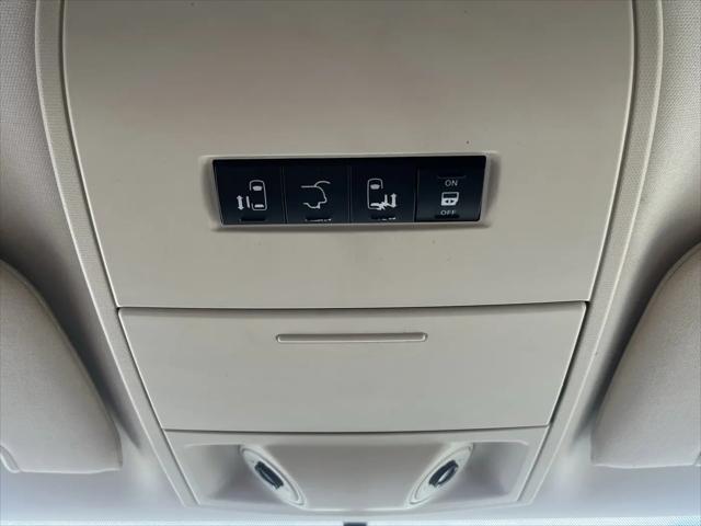 2010 Volkswagen Routan SE