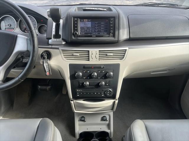 2010 Volkswagen Routan SE
