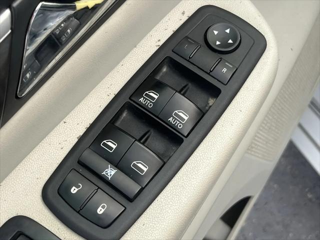 2010 Volkswagen Routan SE