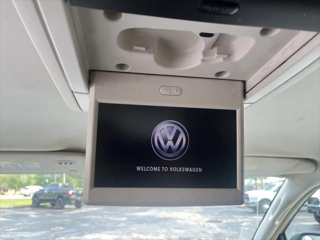 2010 Volkswagen Routan SE