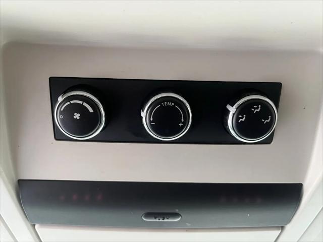 2010 Volkswagen Routan SE