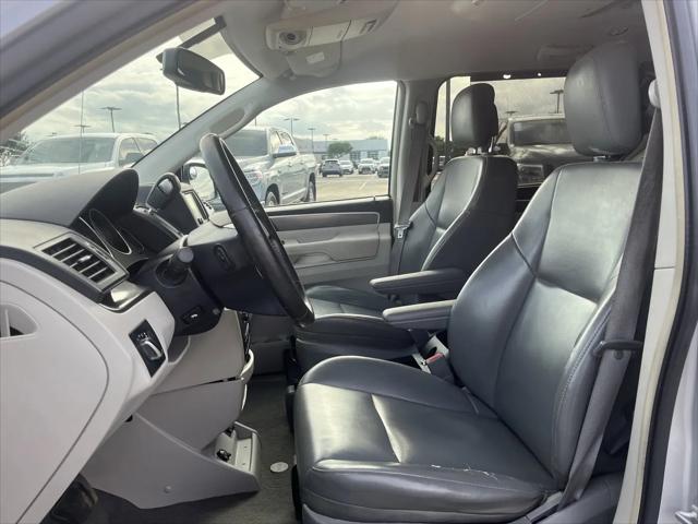 2010 Volkswagen Routan SE