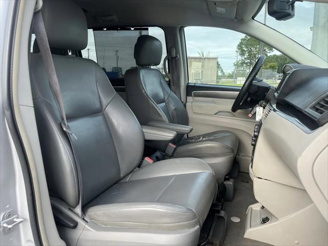 2010 Volkswagen Routan SE