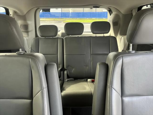 2010 Volkswagen Routan SE