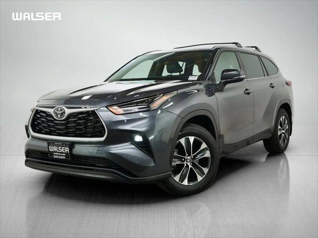 2025 Toyota Highlander XLE for sale in Bloomington, MN