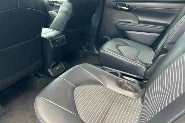 2025 Toyota Highlander LE