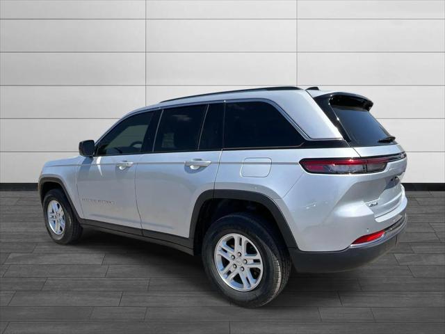 2022 Jeep Grand Cherokee Laredo 4x4