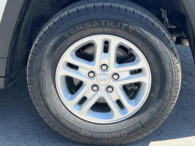 2022 Jeep Grand Cherokee Laredo 4x4