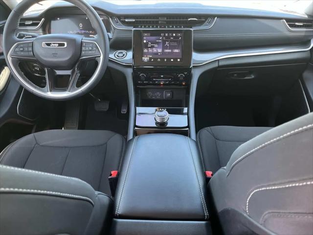 2022 Jeep Grand Cherokee Laredo 4x4