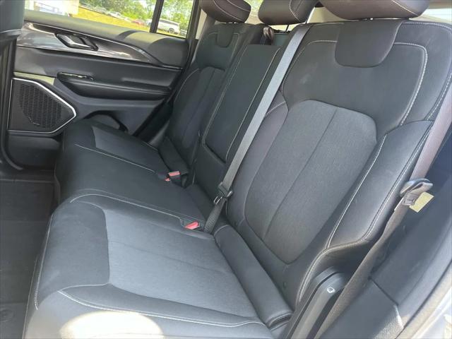 2022 Jeep Grand Cherokee Laredo 4x4