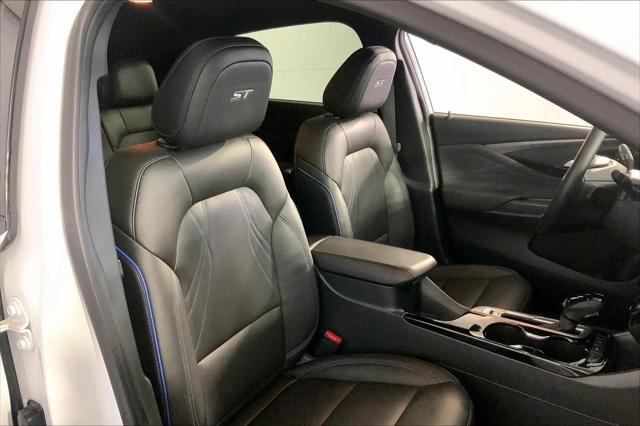 2025 Buick NV Sport Touring FWD