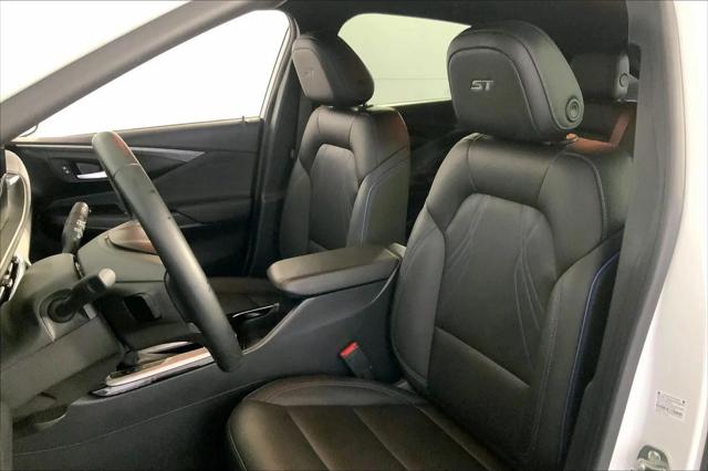 2025 Buick NV Sport Touring FWD