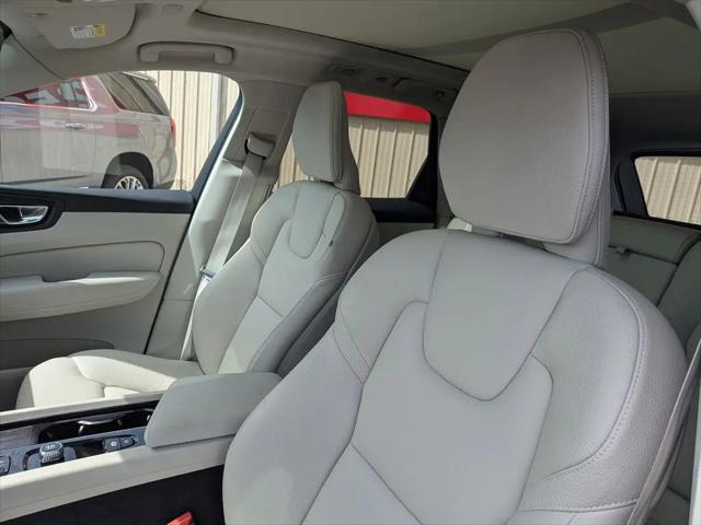 2022 Volvo XC60 B5 Momentum