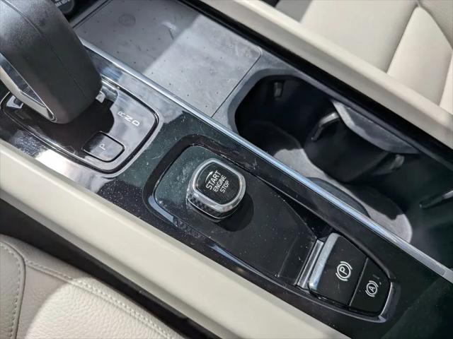 2022 Volvo XC60 B5 Momentum