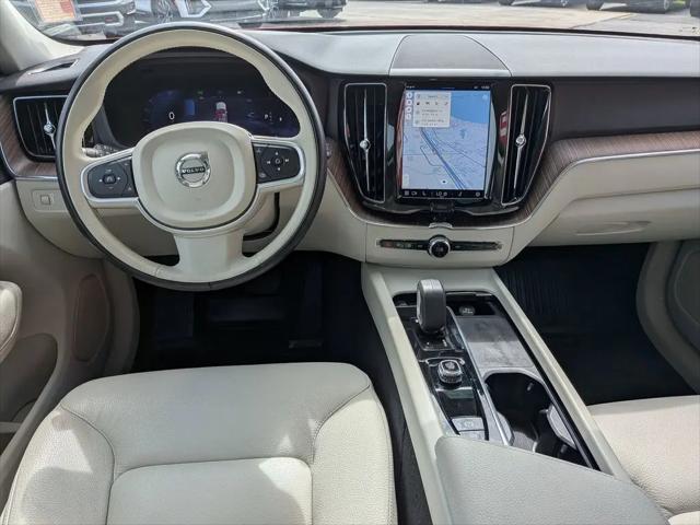 2022 Volvo XC60 B5 Momentum