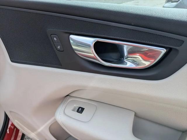 2022 Volvo XC60 B5 Momentum