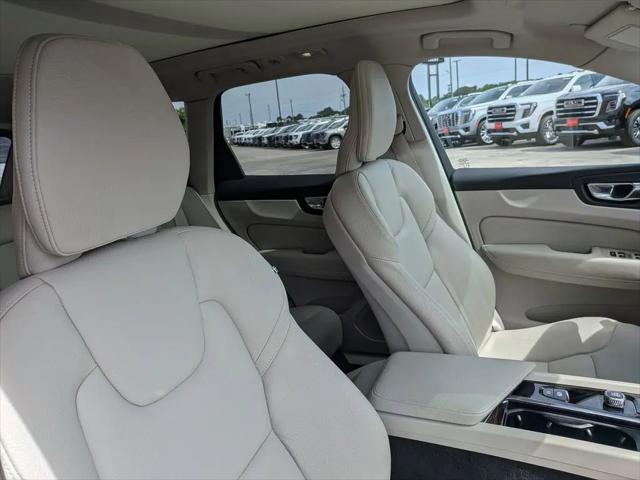 2022 Volvo XC60 B5 Momentum