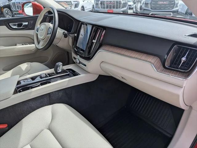 2022 Volvo XC60 B5 Momentum
