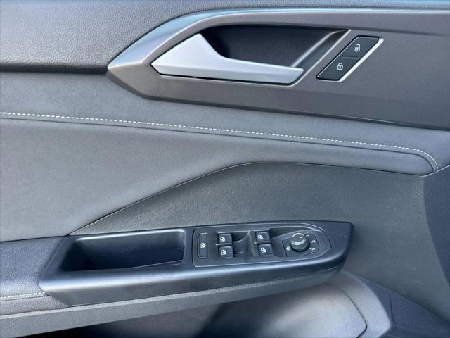 2026 Volkswagen Taos SE Black