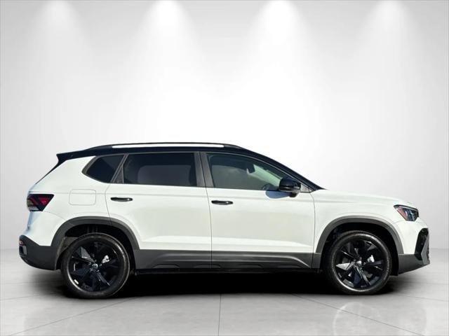 2026 Volkswagen Taos SE Black