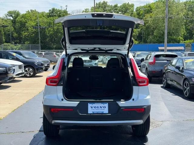 2025 Volvo XC40 B5 Core Bright Theme