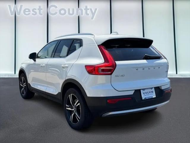 2025 Volvo XC40 B5 Core Bright Theme