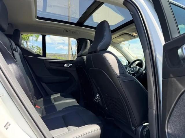 2025 Volvo XC40 B5 Core Bright Theme