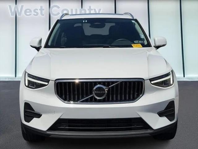 2025 Volvo XC40 B5 Core Bright Theme