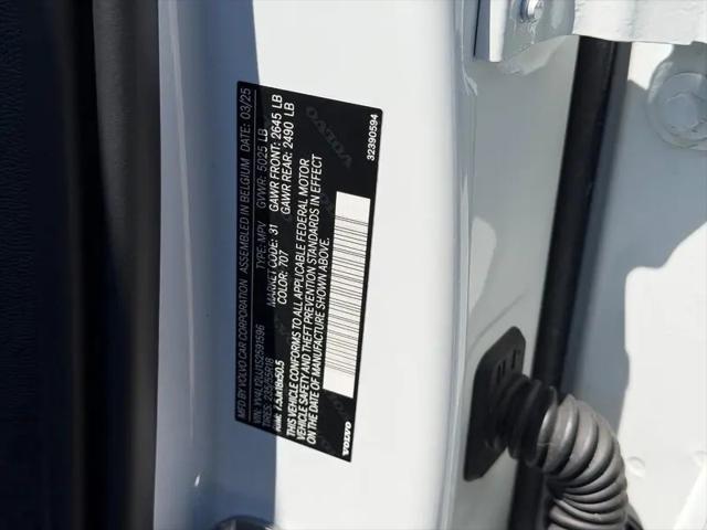 2025 Volvo XC40 B5 Core Bright Theme