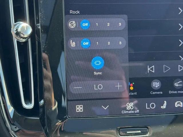 2025 Volvo XC40 B5 Core Bright Theme