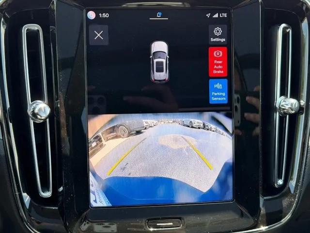 2025 Volvo XC40 B5 Core Bright Theme