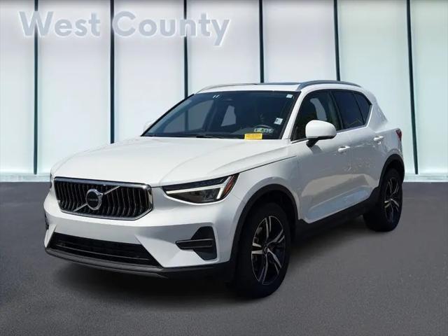 2025 Volvo XC40 B5 Core Bright Theme