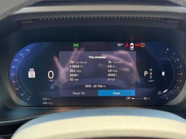 2025 Volvo XC40 B5 Core Bright Theme