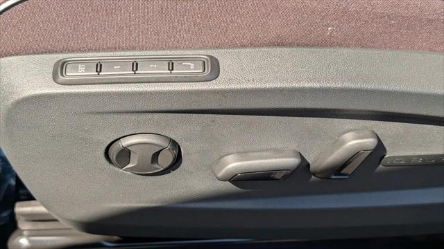 2025 Volkswagen ID. Buzz Pro S Plus with 4MOTION