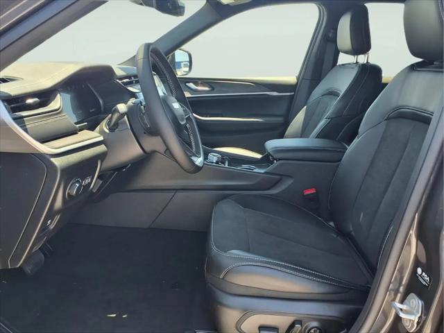 2026 Jeep Grand Cherokee Altitude 4x2