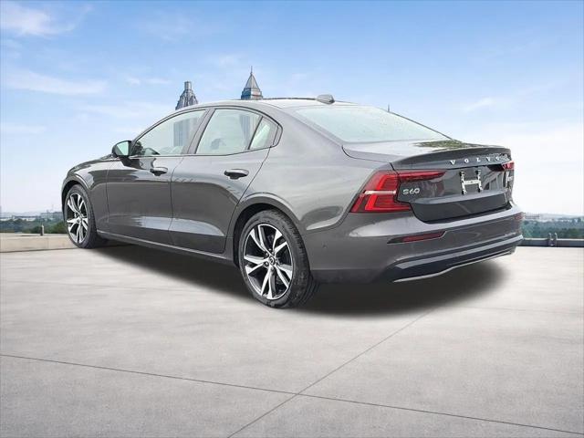 2024 Volvo S60 B5 Plus Dark Theme