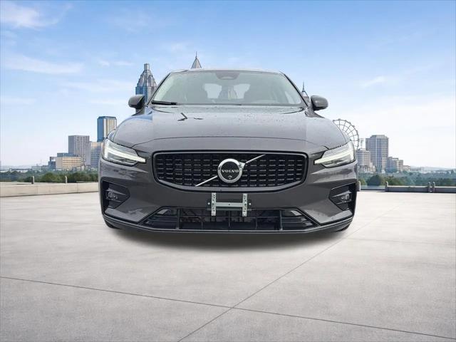 2024 Volvo S60 B5 Plus Dark Theme