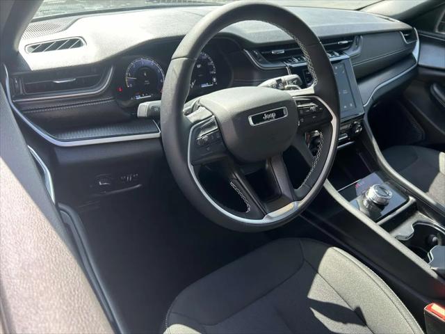 2025 Jeep Grand Cherokee Laredo 4x4