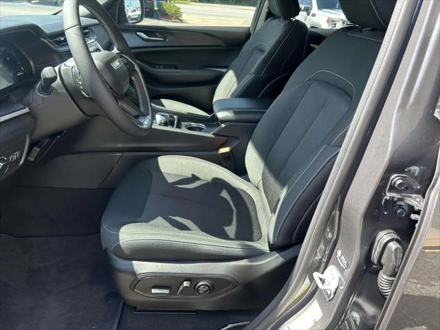 2025 Jeep Grand Cherokee Laredo 4x4
