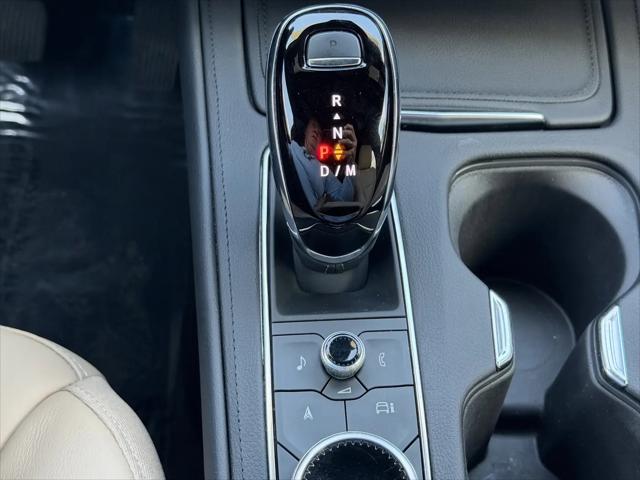 2024 Cadillac XT4 FWD Premium Luxury