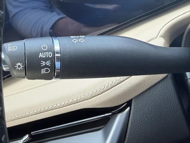 2024 Cadillac XT4 FWD Premium Luxury