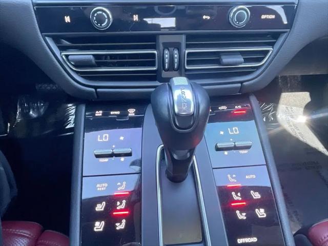 2022 Porsche Macan Macan
