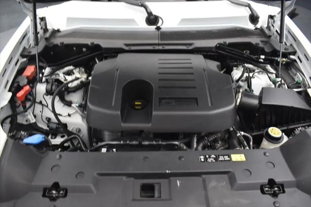 2023 Land Rover Defender 130 X-Dynamic SE