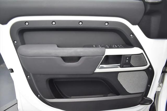 2023 Land Rover Defender 130 X-Dynamic SE