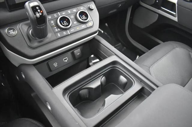 2023 Land Rover Defender 130 X-Dynamic SE