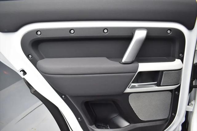 2023 Land Rover Defender 130 X-Dynamic SE